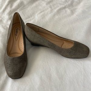 Trotters Low Classic Pumps